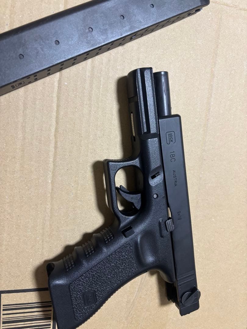 東京マルイ Glock 18C ガスガン ロングマガジンつき。