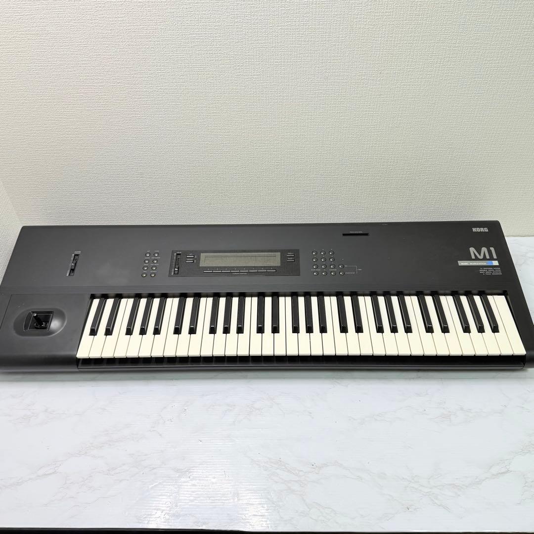 KORG　M1　シンセサイザー　ミュージックワークステーション　61鍵盤　動作品