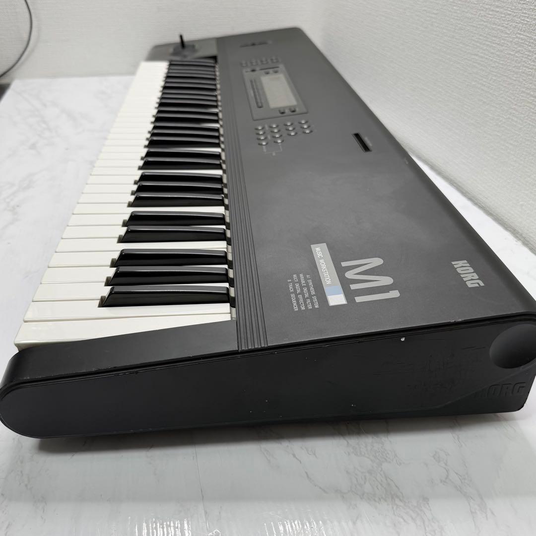 KORG　M1　シンセサイザー　ミュージックワークステーション　61鍵盤　動作品