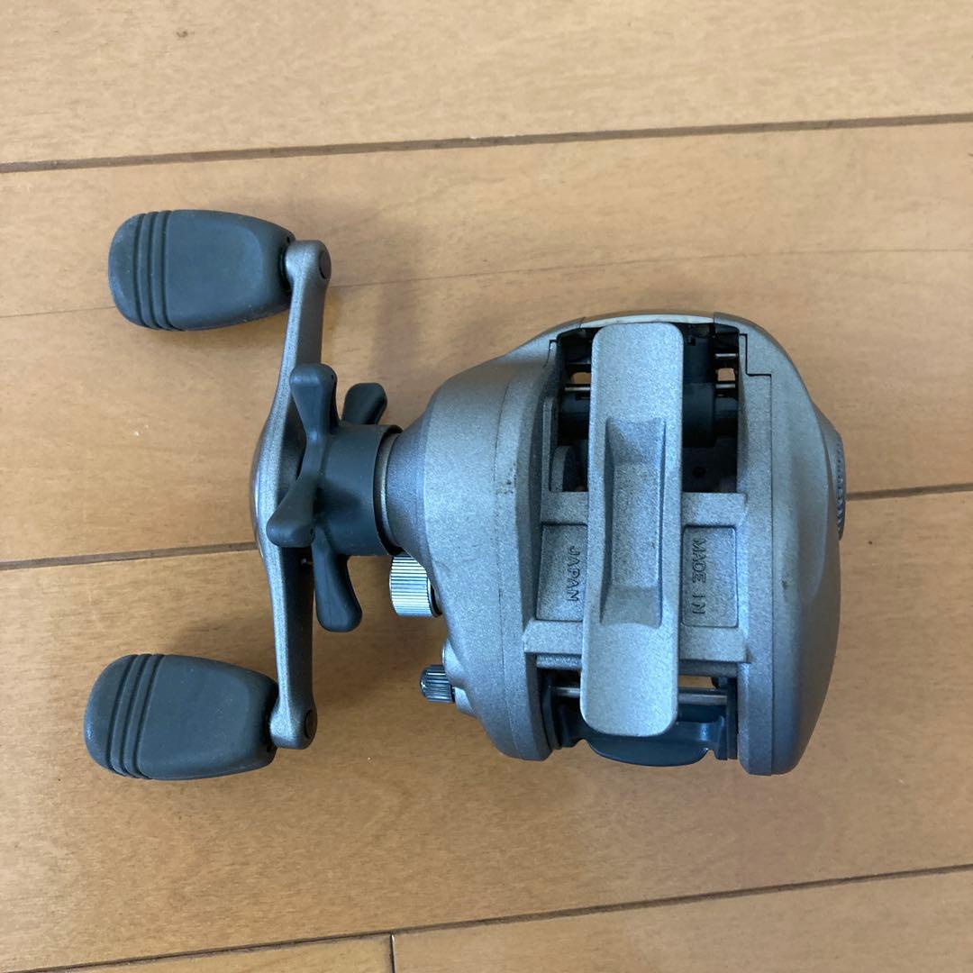 ダイワマグフォースＶシルバー ベイトリール ダブルハンドル