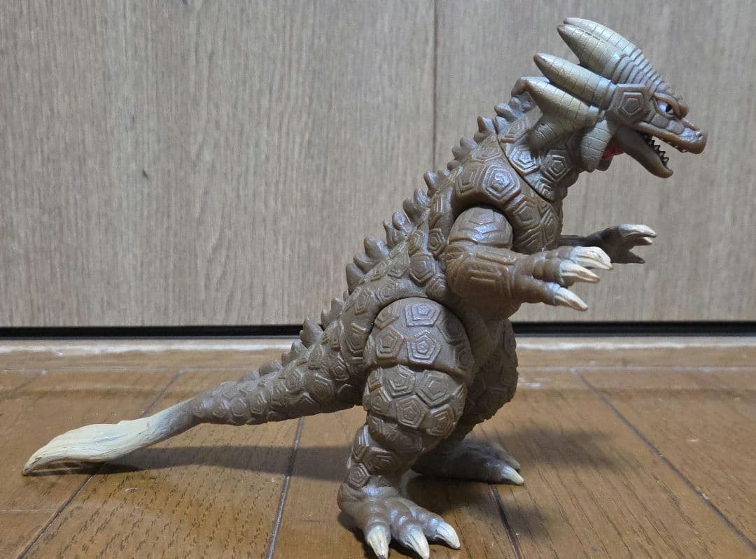 ウルトラ怪獣　サラマンドラ　ハイパーホビー版