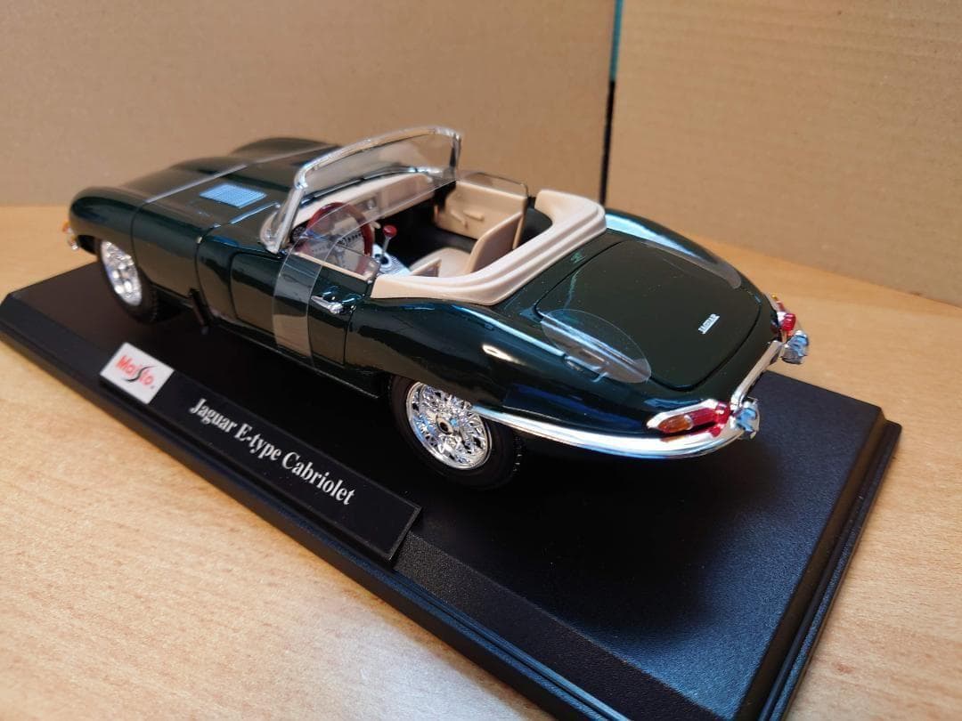 1/18 ジャガーEタイプ カブリオレ1961 ブリティッシュグリーン