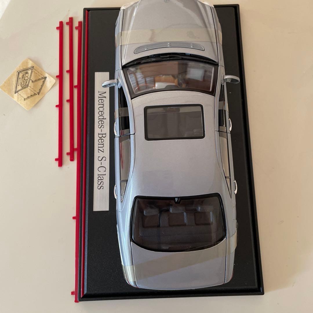 [新古品] メルセデス・ベンツ Sクラス ミニカー 1/18