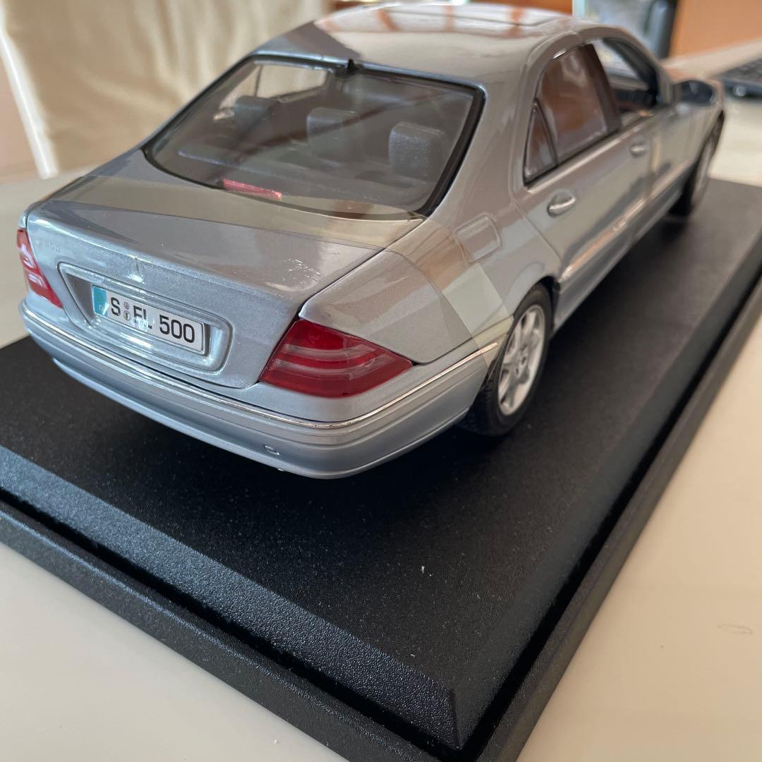 [新古品] メルセデス・ベンツ Sクラス ミニカー 1/18