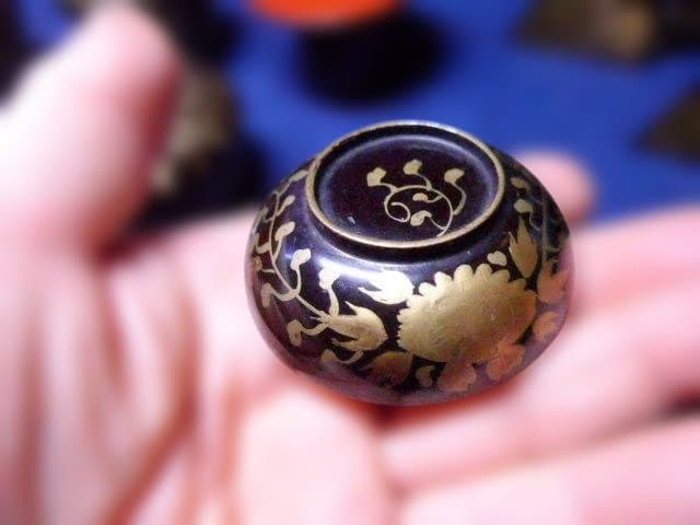 雛道具　美しい蒔絵の御膳腕一式です。小さなものですが良いものです