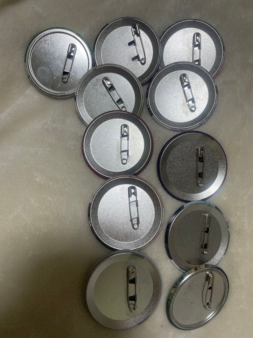 リヴァイ 缶バッチセット　おまけ付き