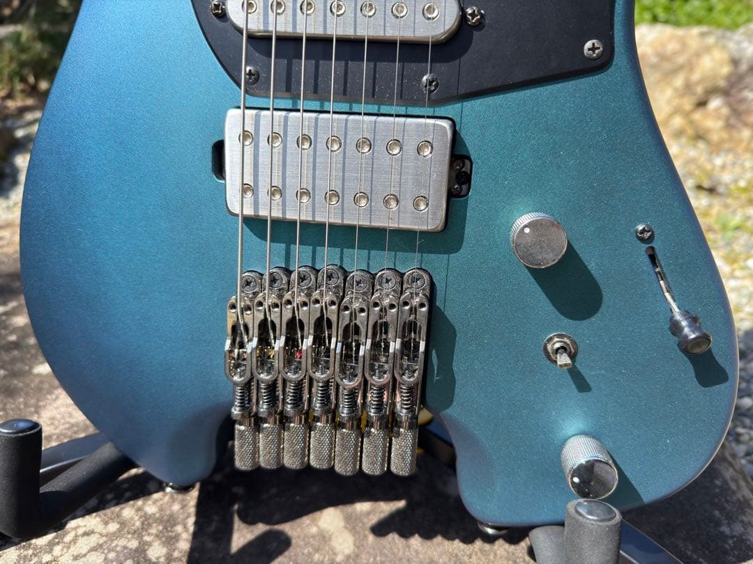 2023年製造 Ibanez Q547 BMM ヘッドレス 7弦ギター