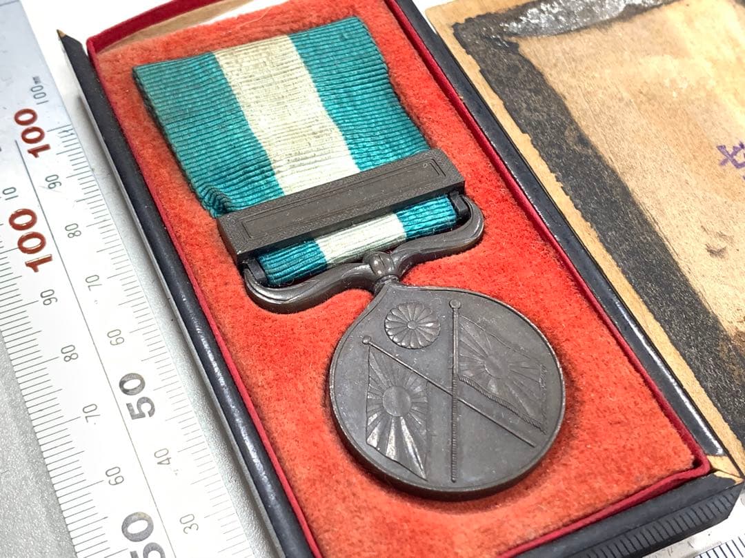 日清　日露戦争　従軍記章　記念品　バッジ　勲章　ケース破損