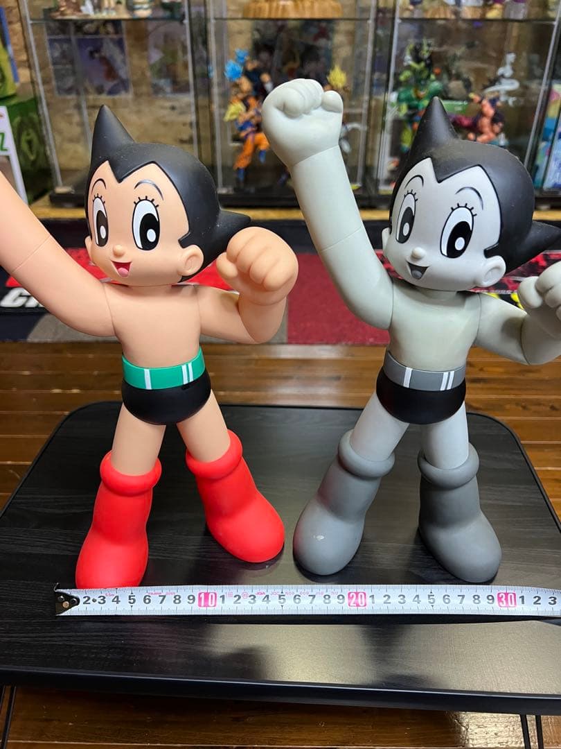 鉄腕アトム フィギュア 2体セットです。
