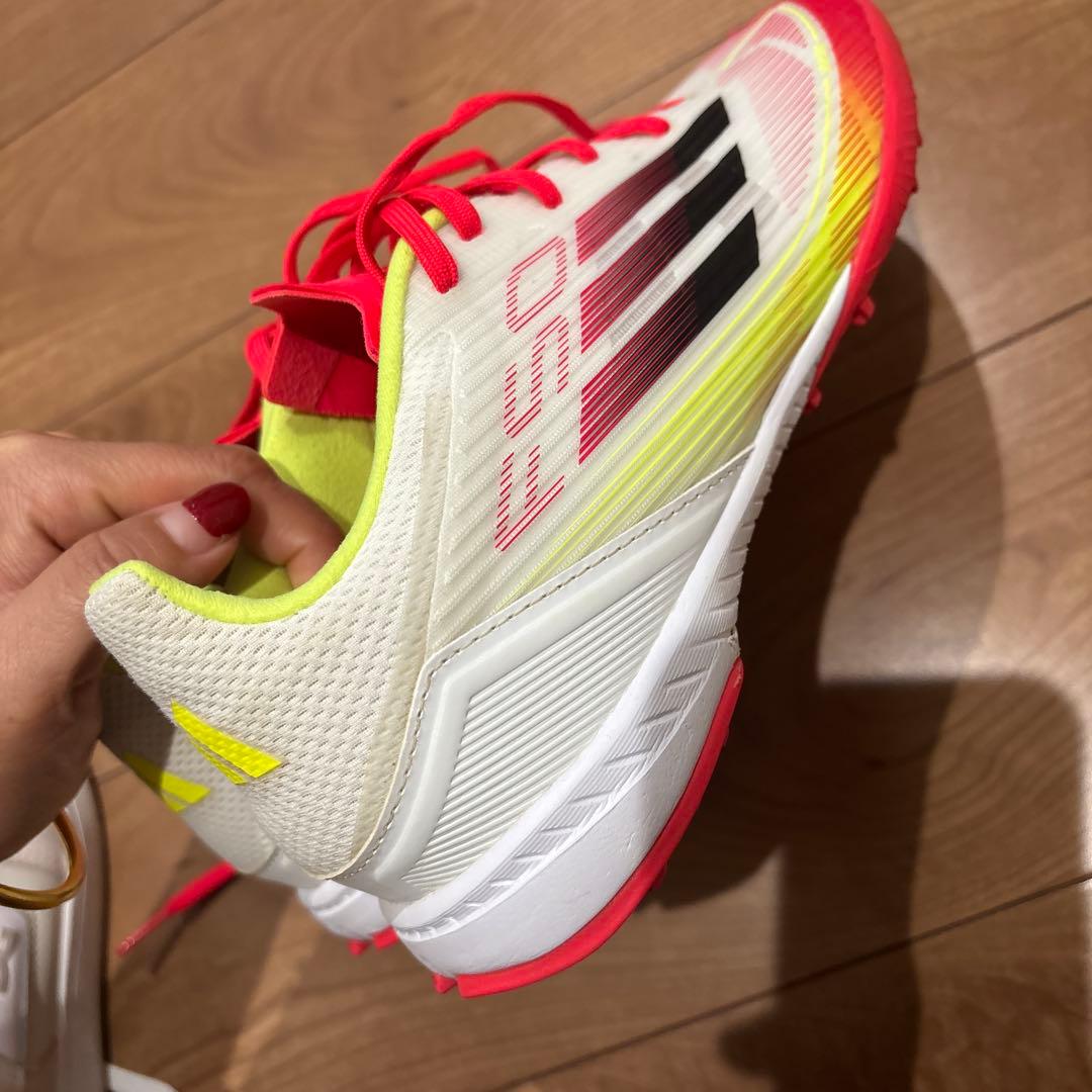 adidas F50 サッカーシューズ ホワイト/レッド/イエロー