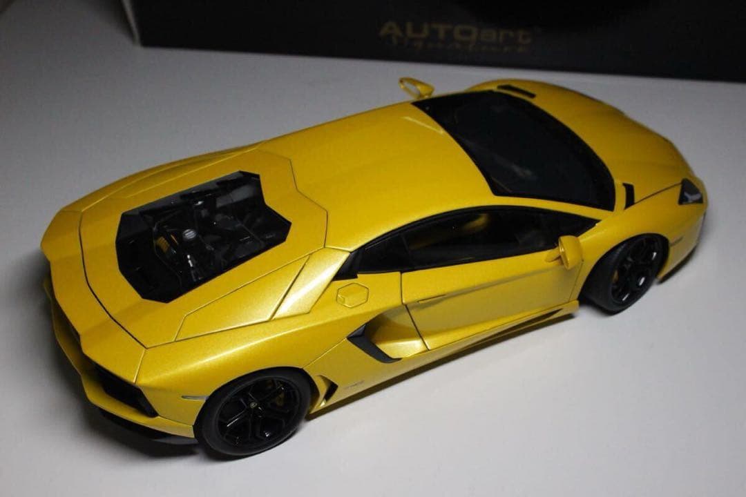 1/18 ランボルギーニ アヴェンタドール LP700-4 オートアート