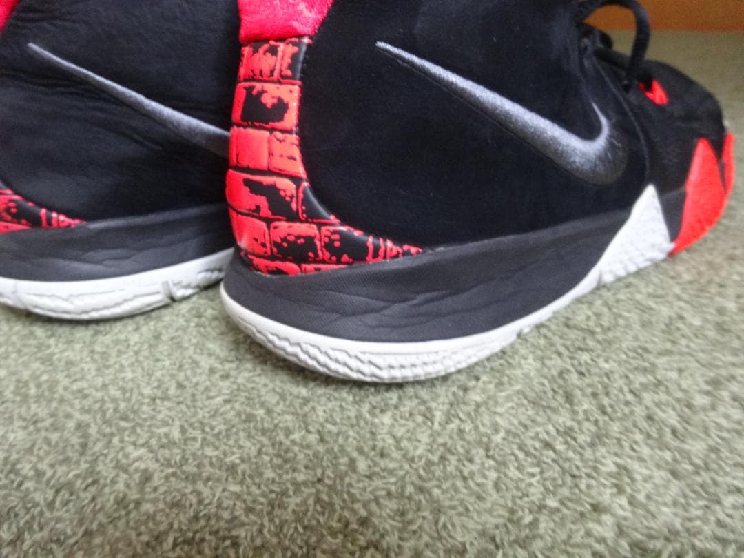 NIKE　スニーカー　カイリーアービング　KYRIE4　28cm