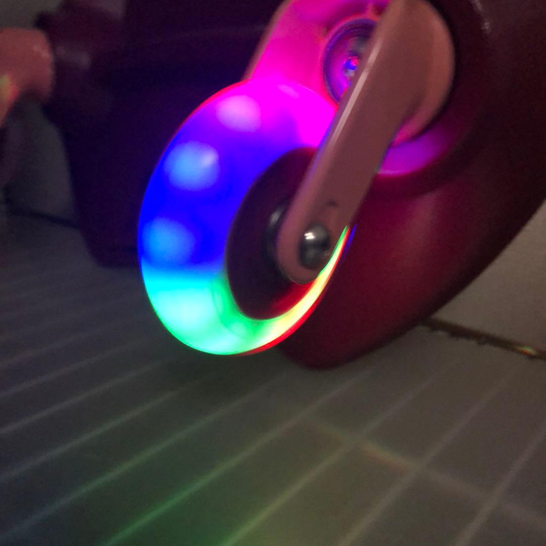 ウグルボード　体幹を鍛える　Wiggleboard 光るタイヤ