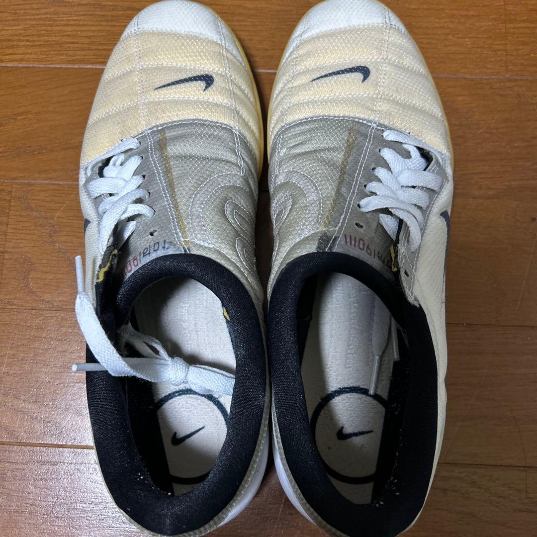 Nike T90 フットサルシューズ ホワイト/ベージュ