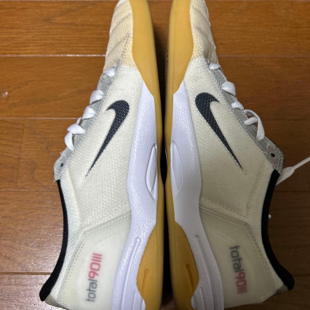 Nike T90 フットサルシューズ ホワイト/ベージュ