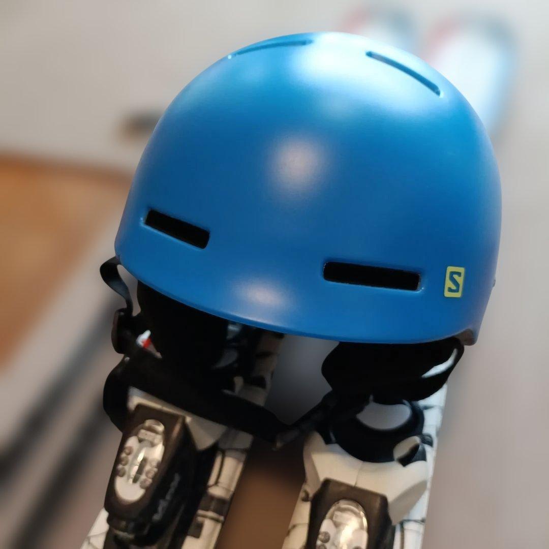 ROSSIGNOL ロシニョール ジュニアスキーセット ヘルメット付き。