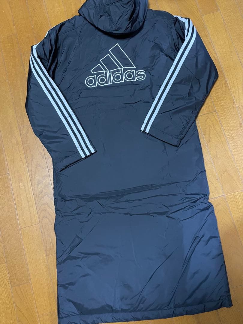 最終価格 新品 Mサイズ アディダス adidas ベンチコート サッカー 防寒