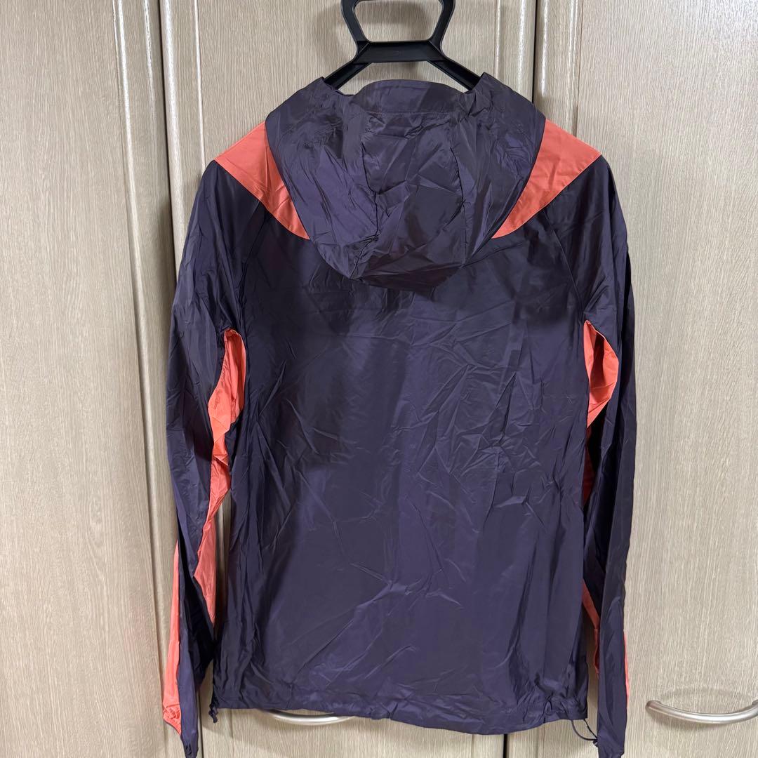 【新品タグ付き】adidas フード付きランニングジャケット Sサイズ