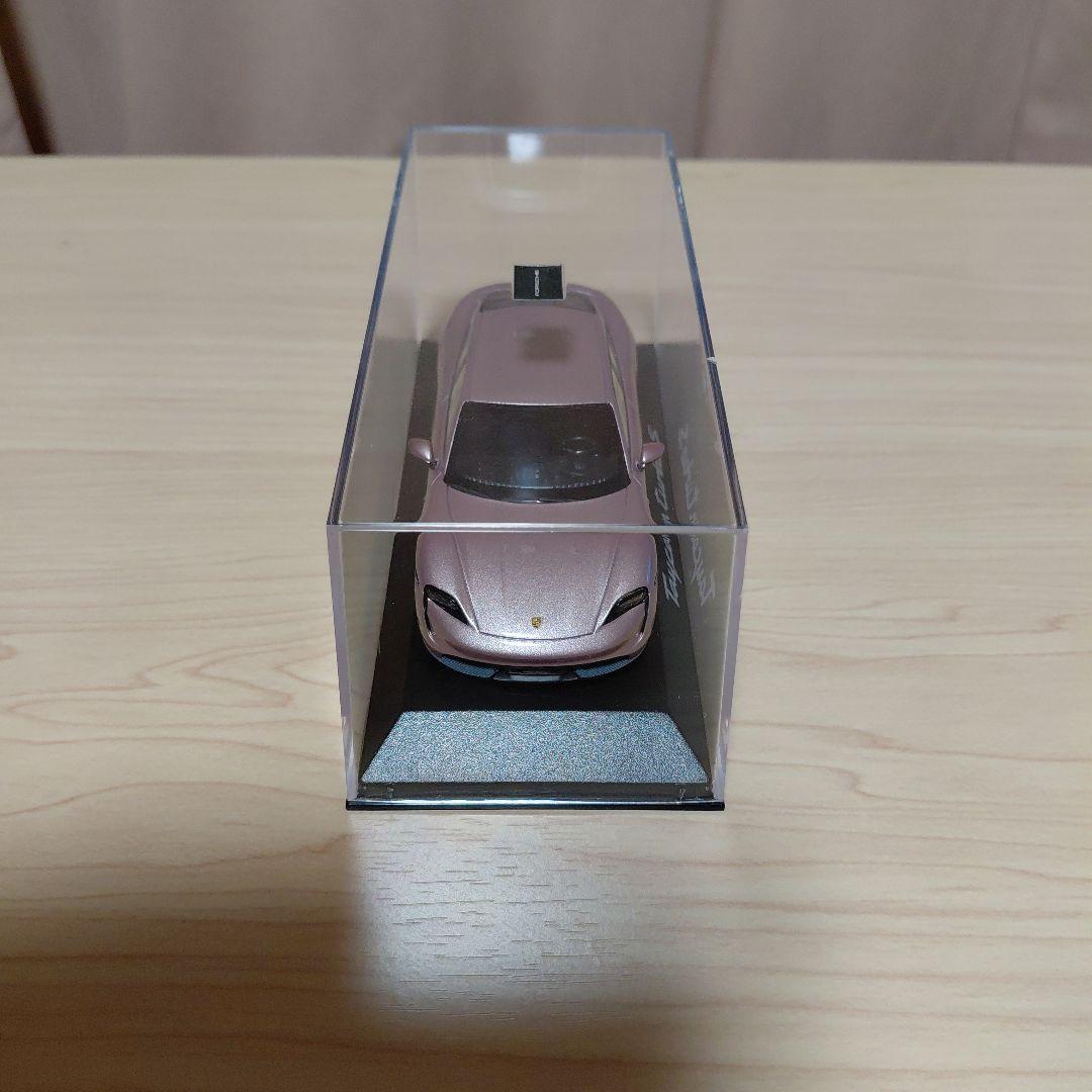 ピンク ポルシェミニカー タイカンターボS