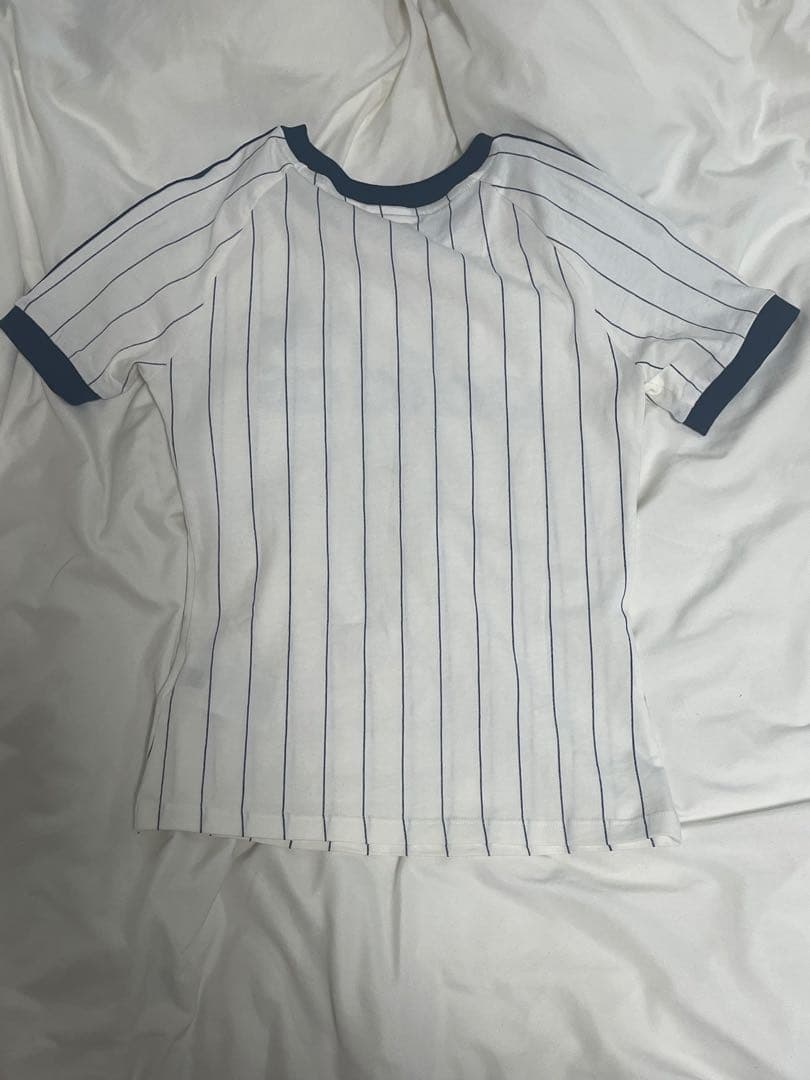 タイムセール中‼️adidas リニアグラフィックカリTシャツ