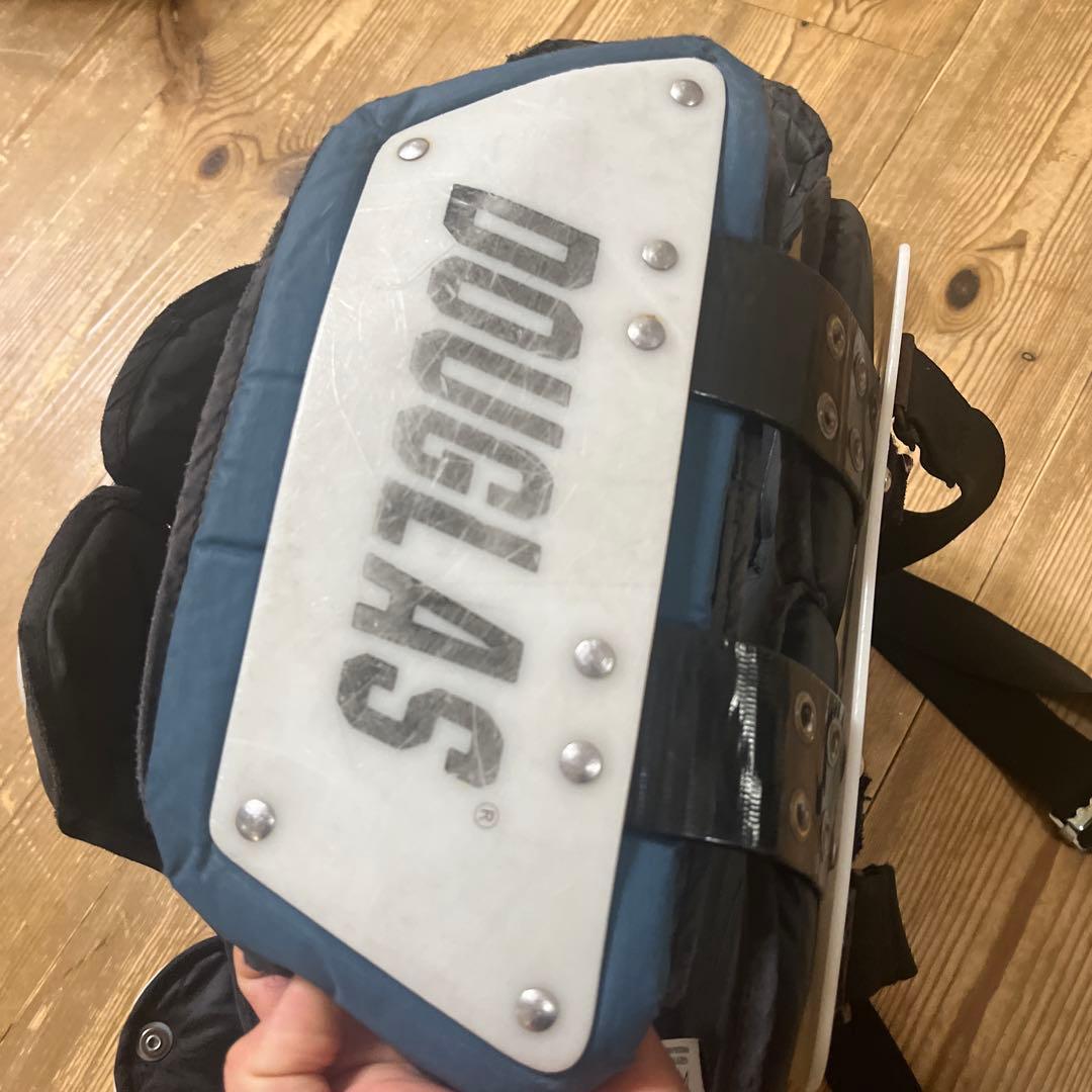 【美品】バックプレート付きDOUGLAS QBK XS ショルダーパッドホワイト