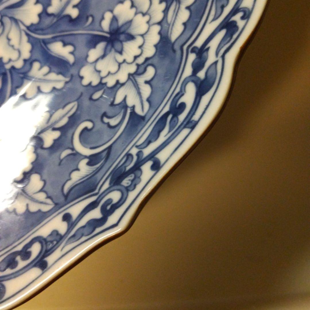 たちまるの青い花柄の陶磁器大皿