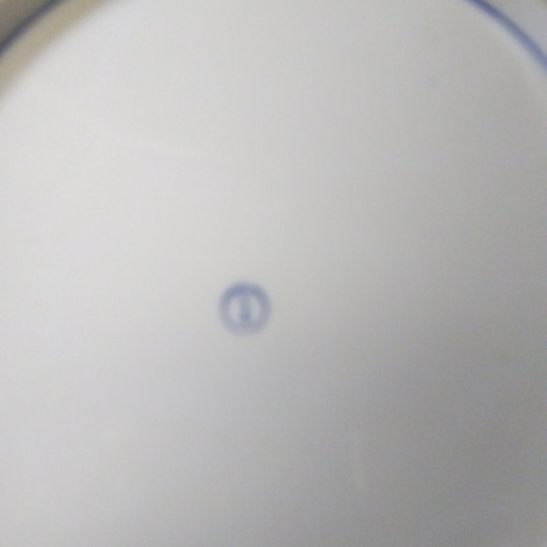 たちまるの青い花柄の陶磁器大皿