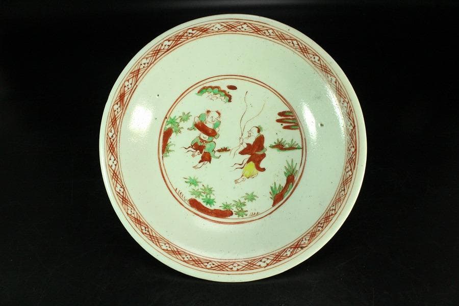 中国美術 赤絵 人物紋 皿 φ20cm 明(K-A828)