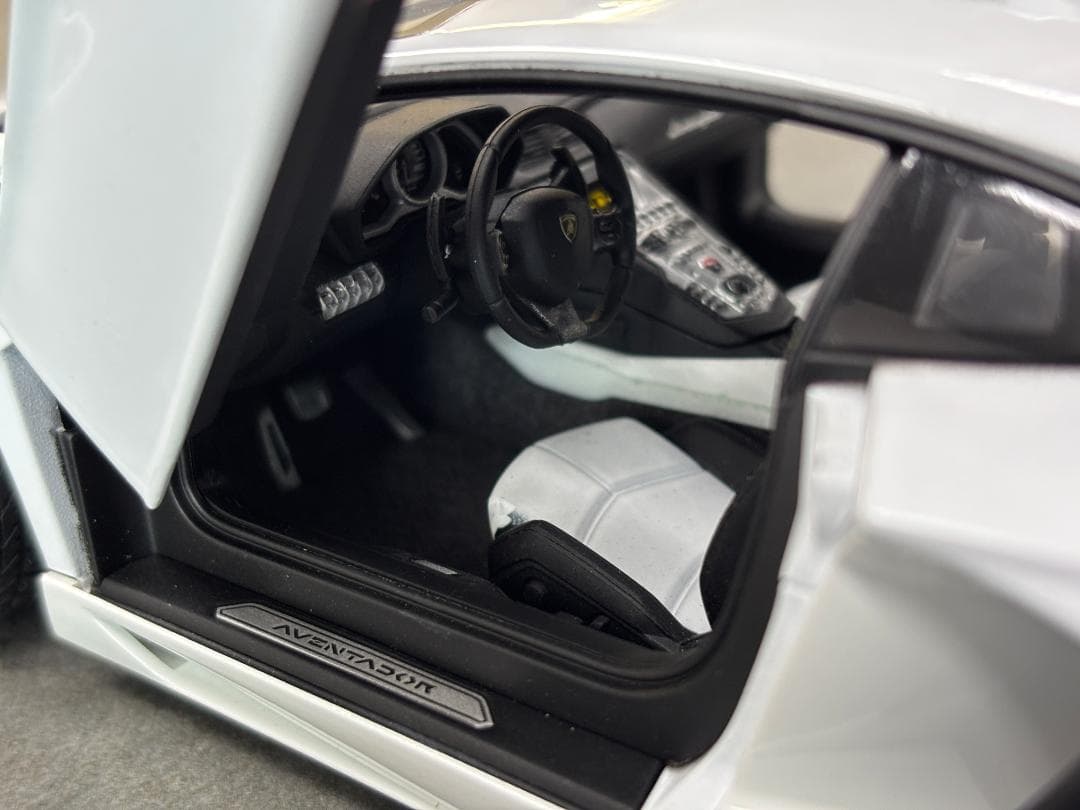 WELLY ランボルギーニ アヴェンタドール LP700-4 1/18
