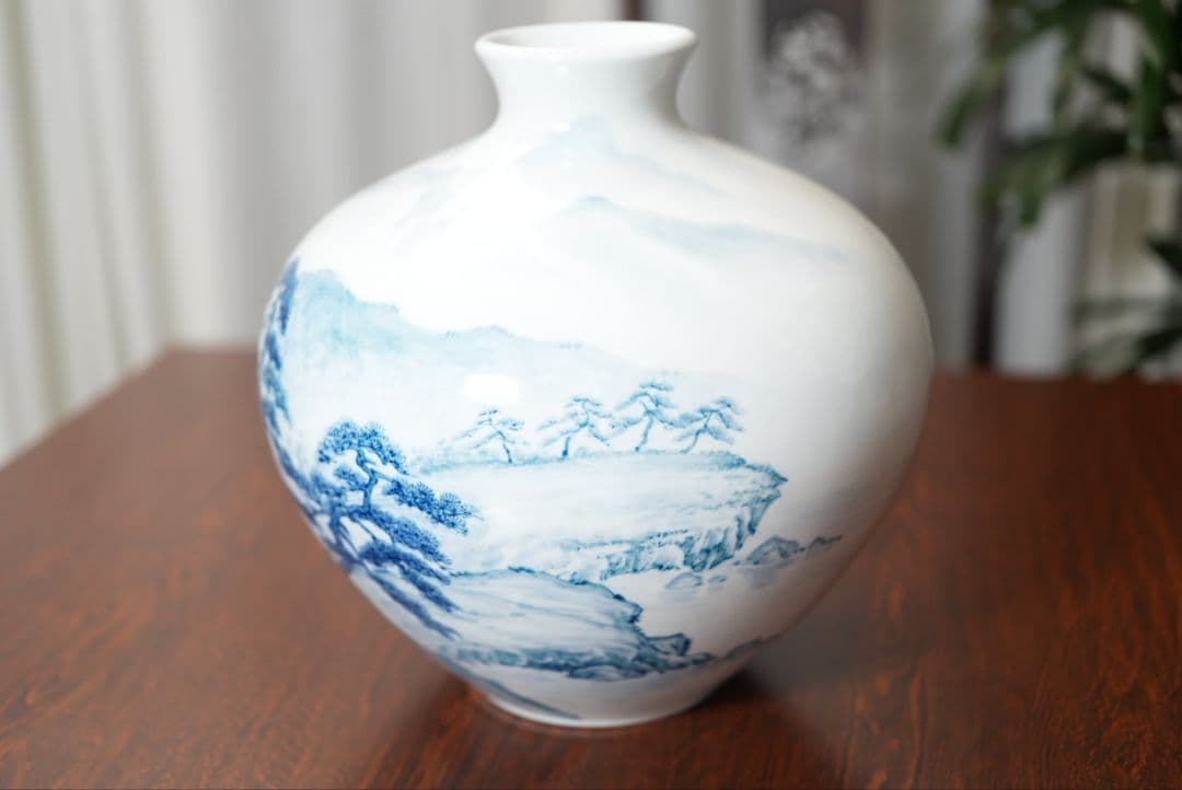 藤井錦彩　有田焼　花瓶　美術　アート　工芸　ろくろ　伝統工芸　錦彩　山水　染付