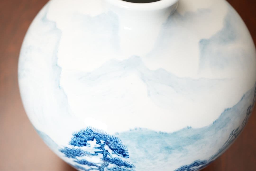 藤井錦彩　有田焼　花瓶　美術　アート　工芸　ろくろ　伝統工芸　錦彩　山水　染付