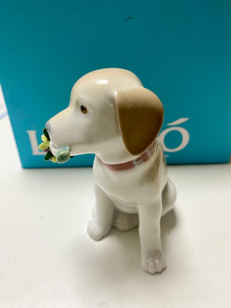 【新品】リヤドロ　「花束をあなたに」　フィギィリン　犬　ラブラドール