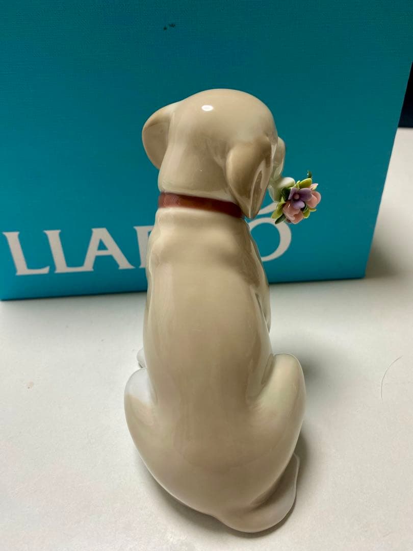 【新品】リヤドロ　「花束をあなたに」　フィギィリン　犬　ラブラドール