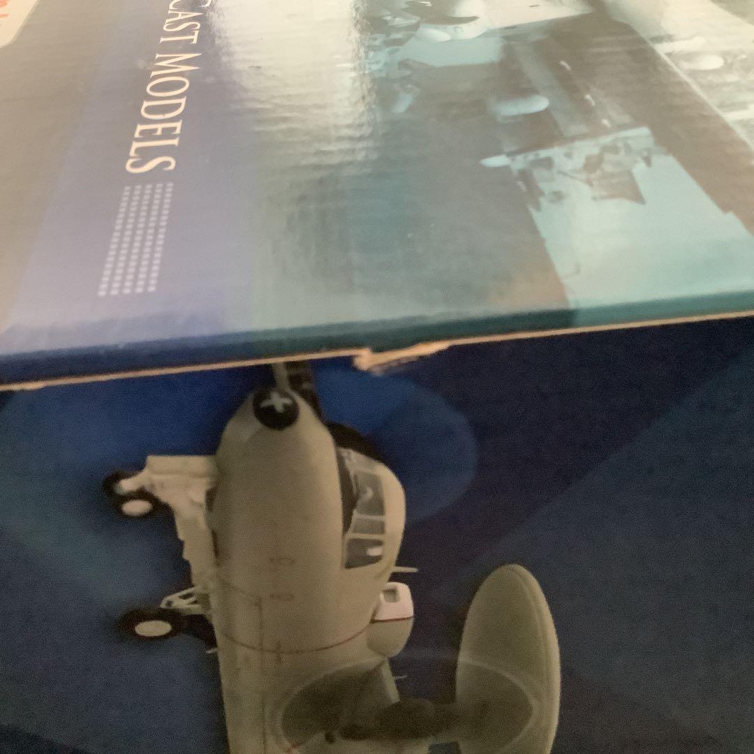 ホビーマスター　E-2C Hawkeye 1/72 箱に多少の痛みがあります。