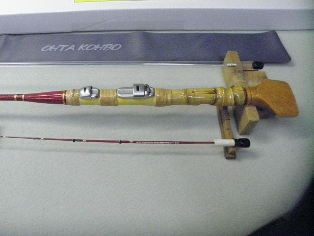 (1101-1)手作り（布袋竹）カセ・筏竿(145cm)朱色の筏竿）【太田工房】