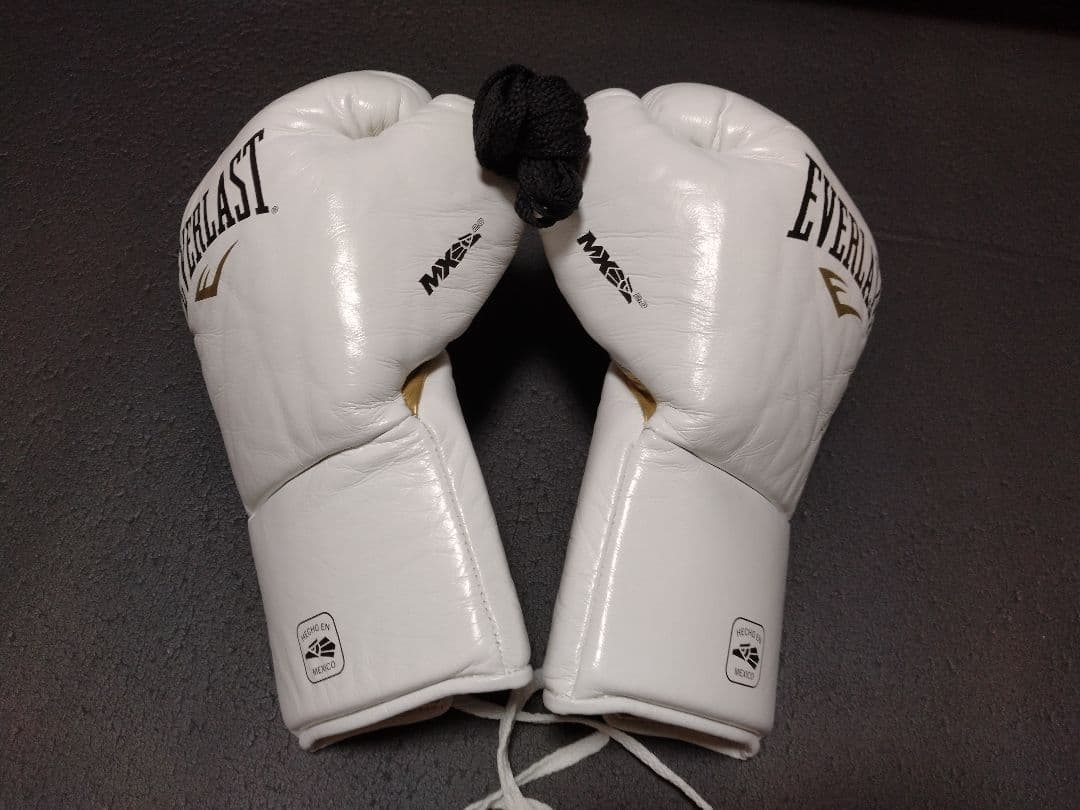 EVERLAST ボクシンググローブ ホワイト 10オンス
