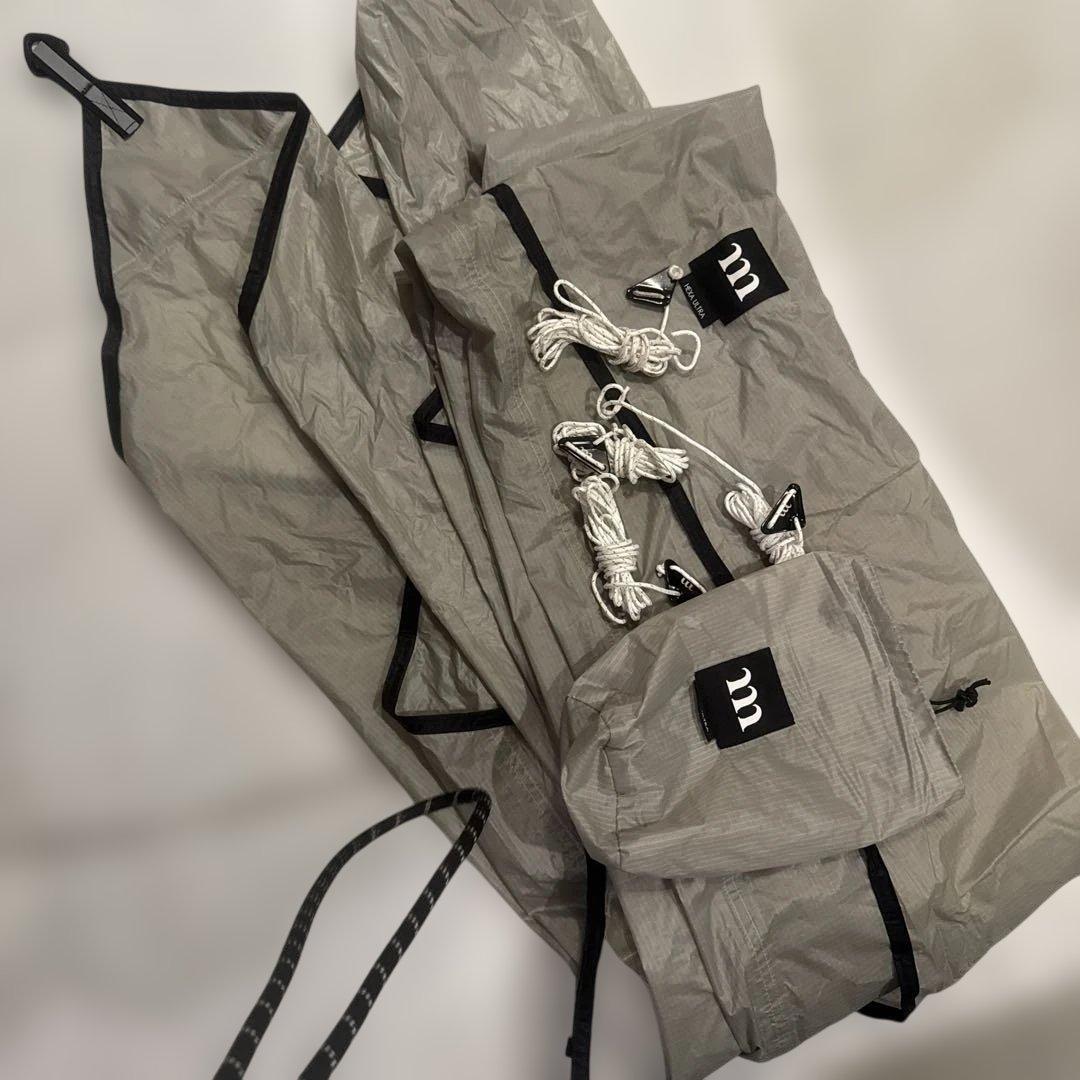 中古　グレーの軽量タープ（ロープ・収納袋付き）