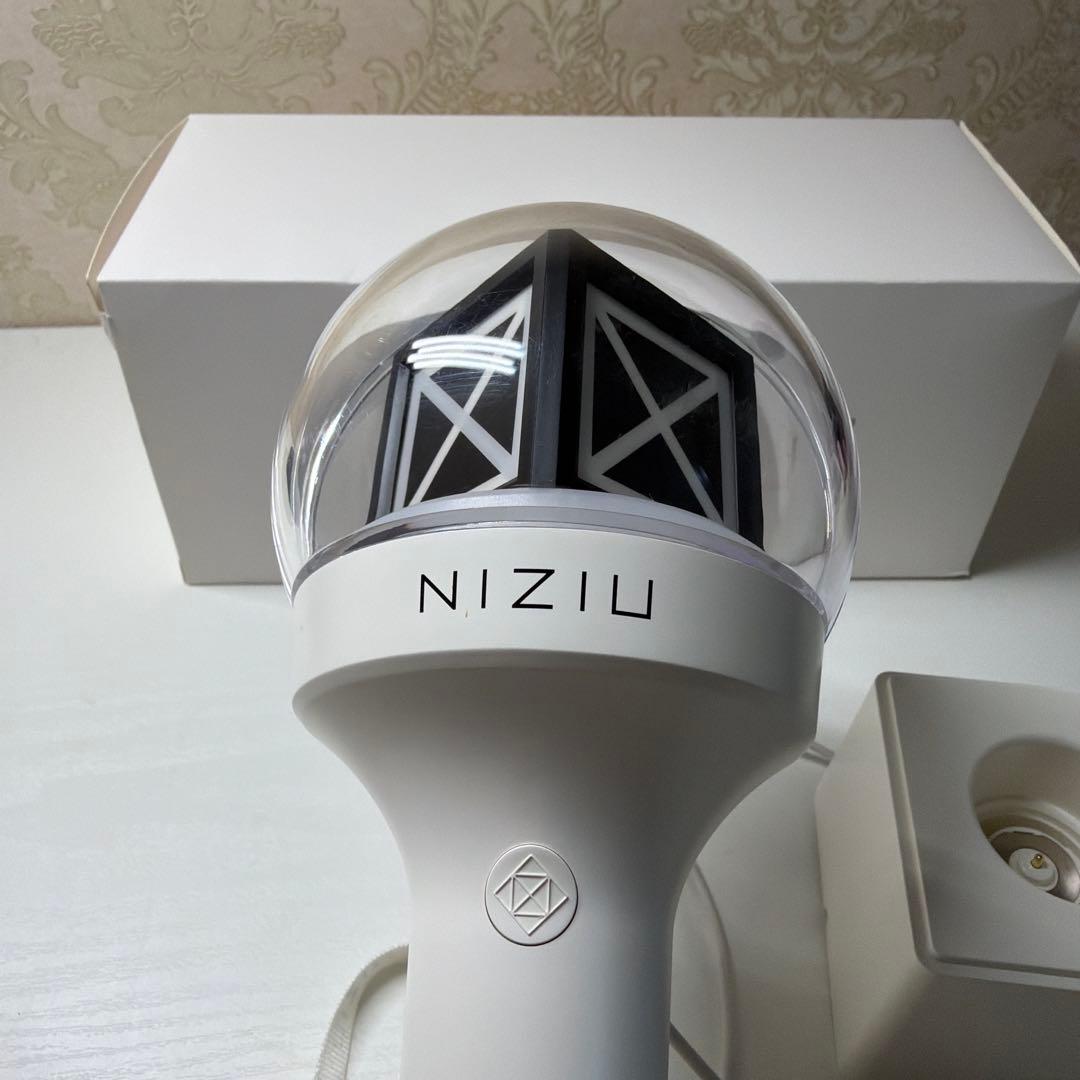 NiziU ペンライト　オフィシャルライトスティック　電池付き