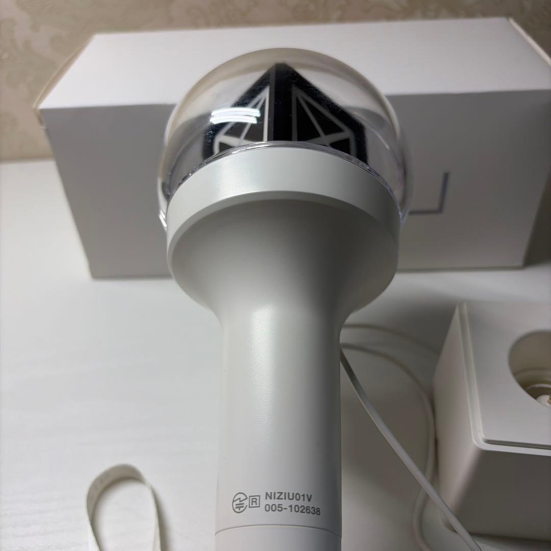 NiziU ペンライト　オフィシャルライトスティック　電池付き