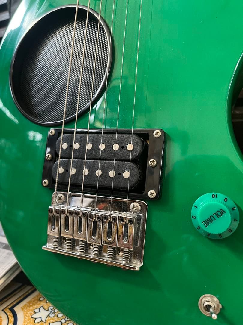 状態良しFernandes zo-3 グリーン エレキギター 内蔵スピーカー付き