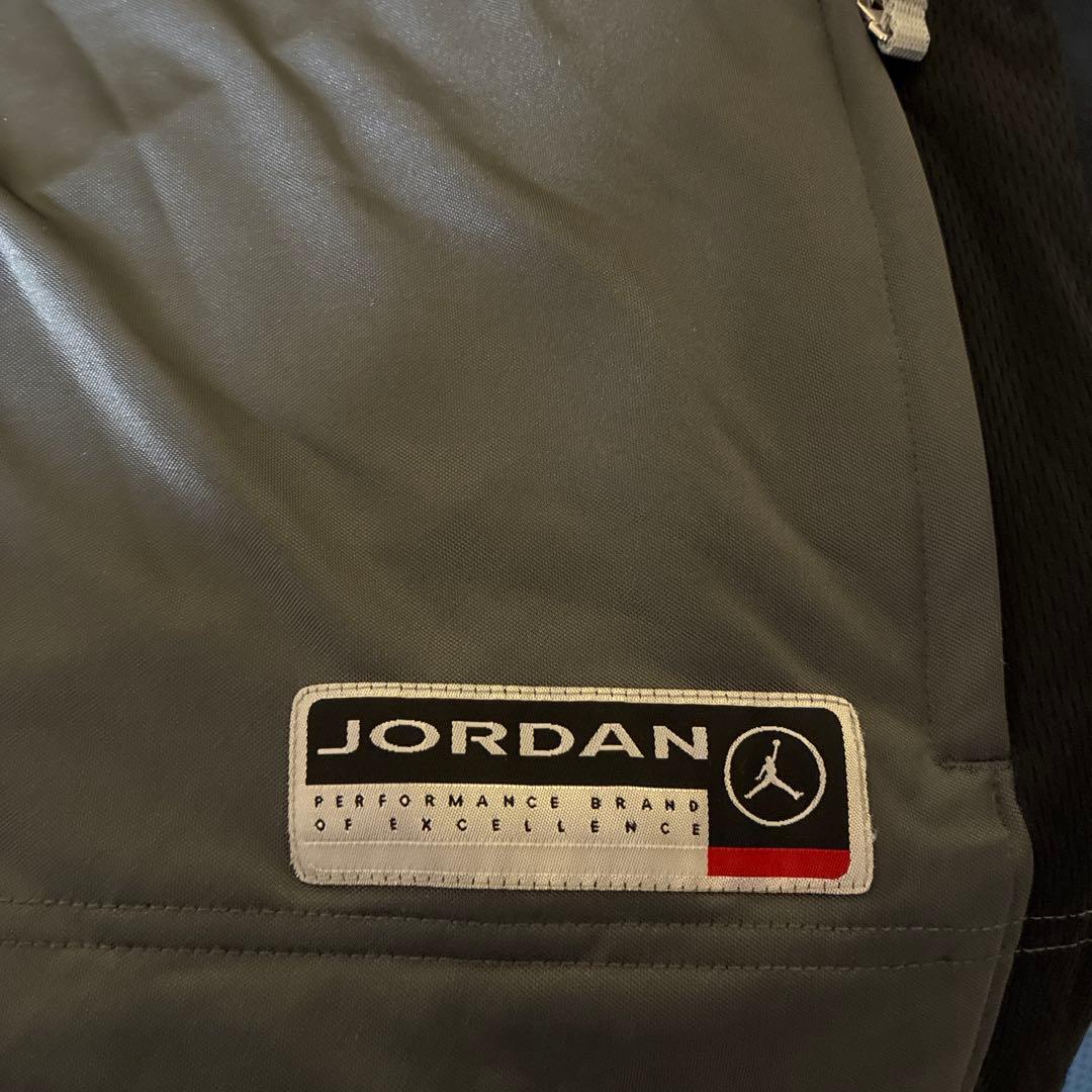 新品Jordan 84番号付きグレーシャツ