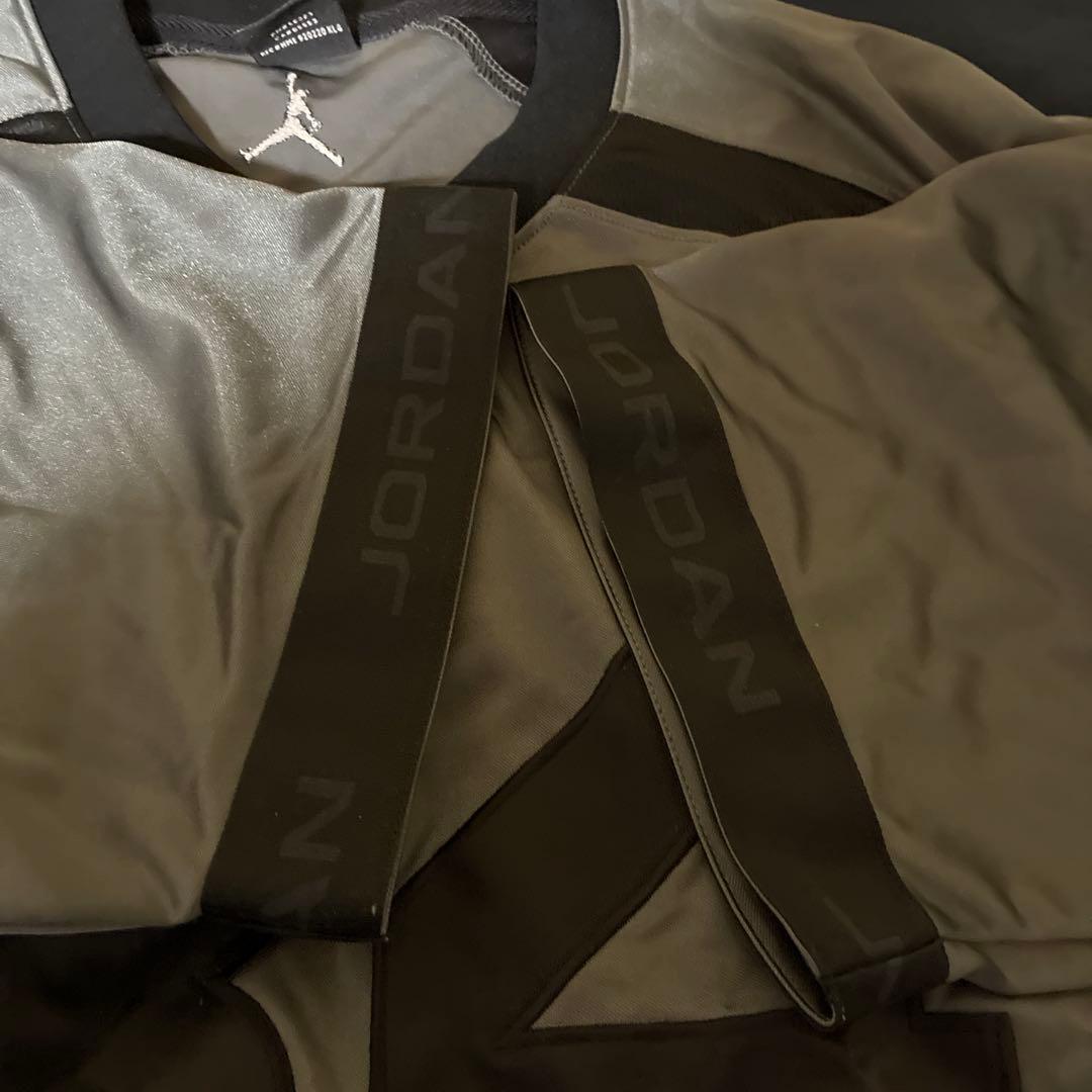 新品Jordan 84番号付きグレーシャツ