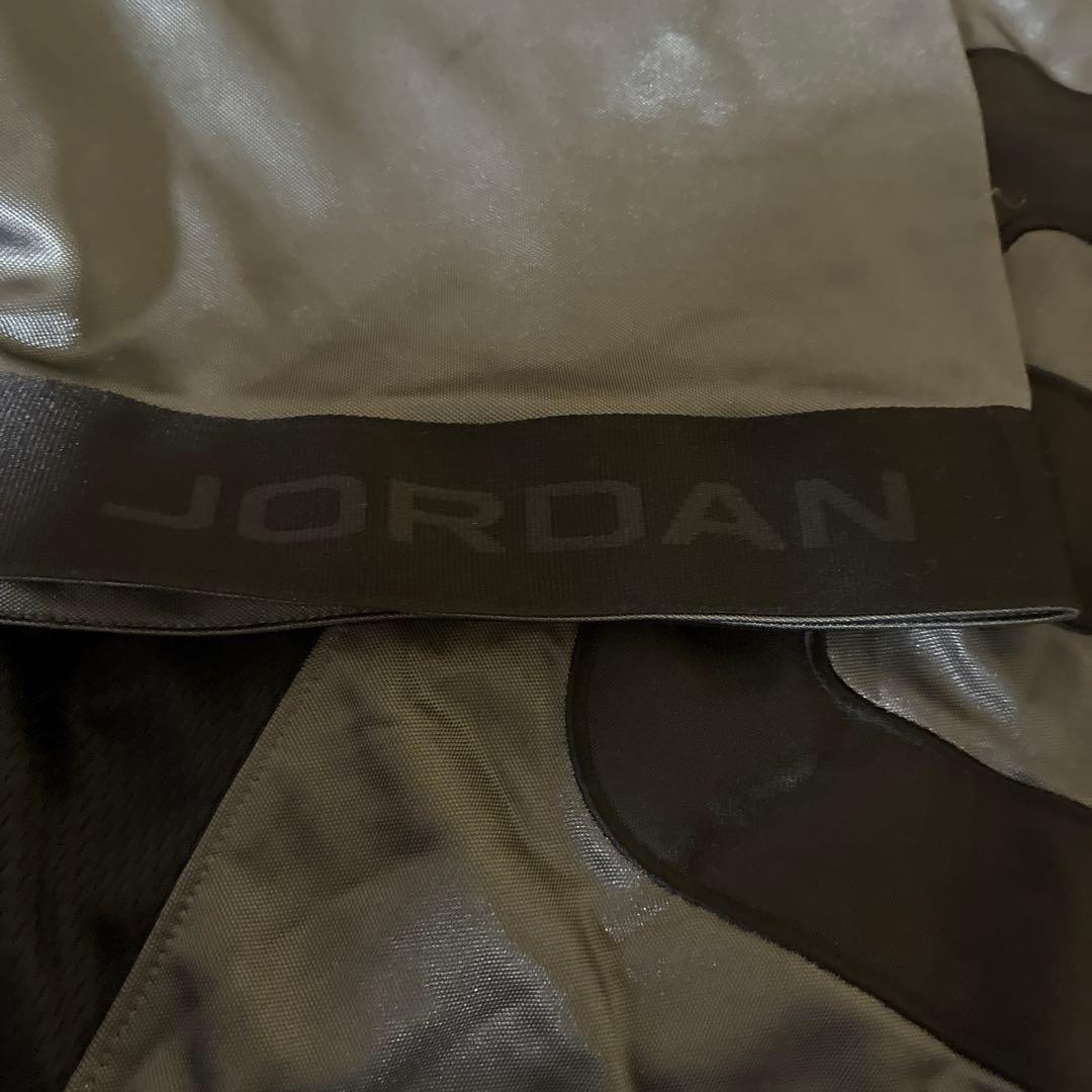 新品Jordan 84番号付きグレーシャツ
