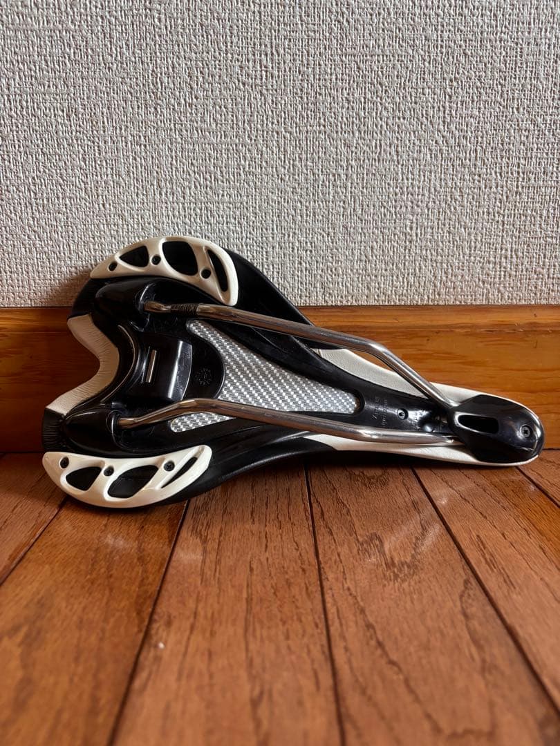 【中古】Fizik ALIANTE Gamma k:iumレール サドル