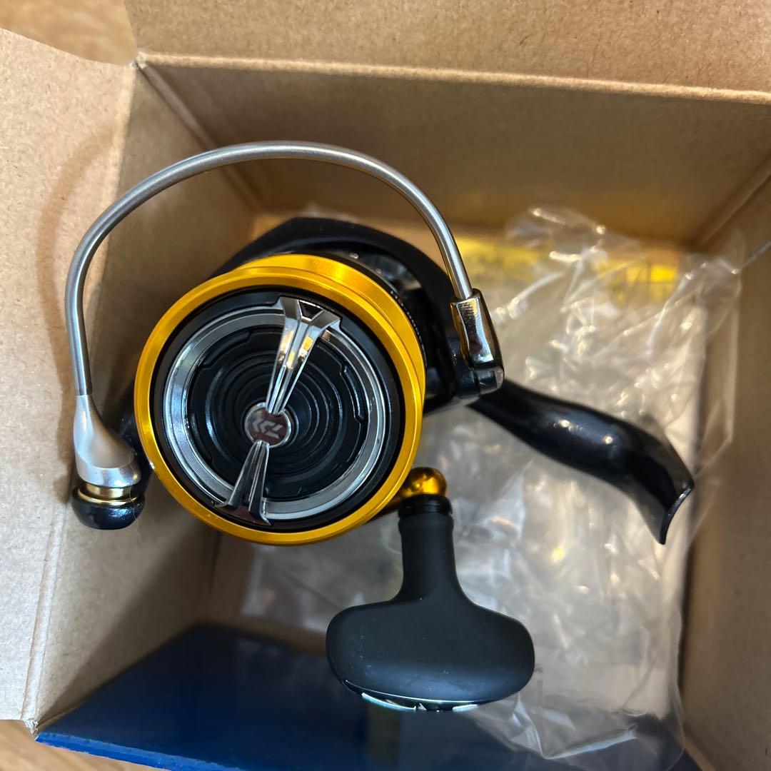 新品未使用 ダイワ 20 レブロス LT 3000-CH スピニングリール