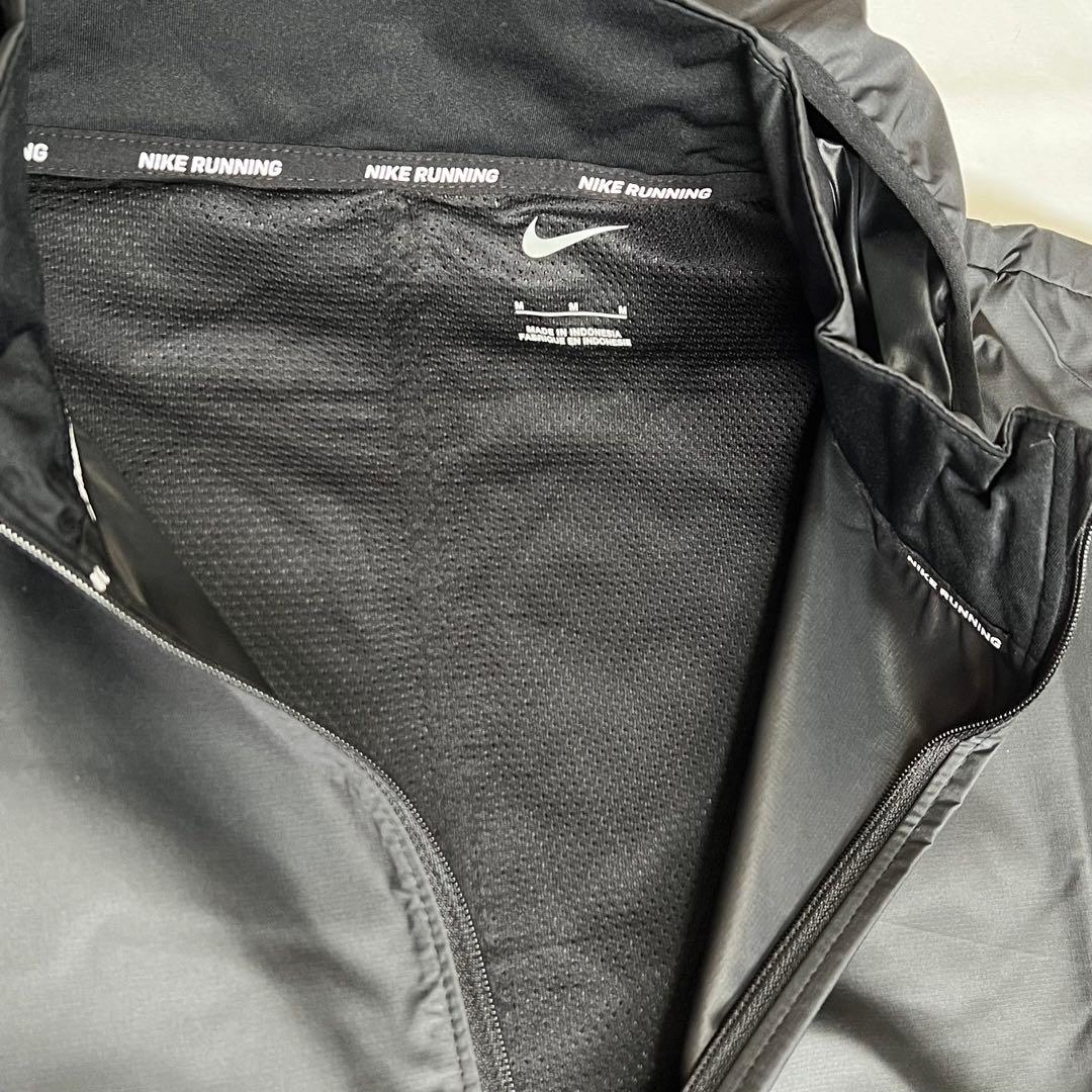 新品　Nike ランニング　ウィンドブレーカー M サイズ　ブラック