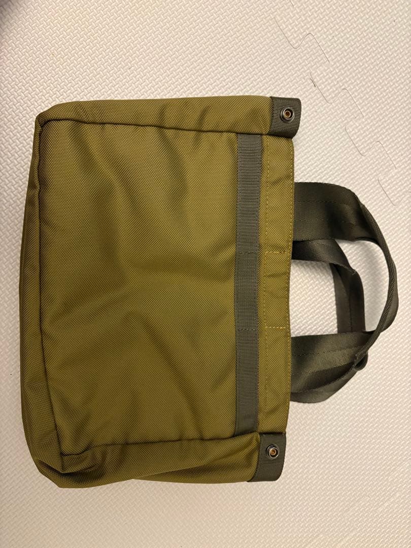 BRIEFING KHAKI ラウンドバッグ