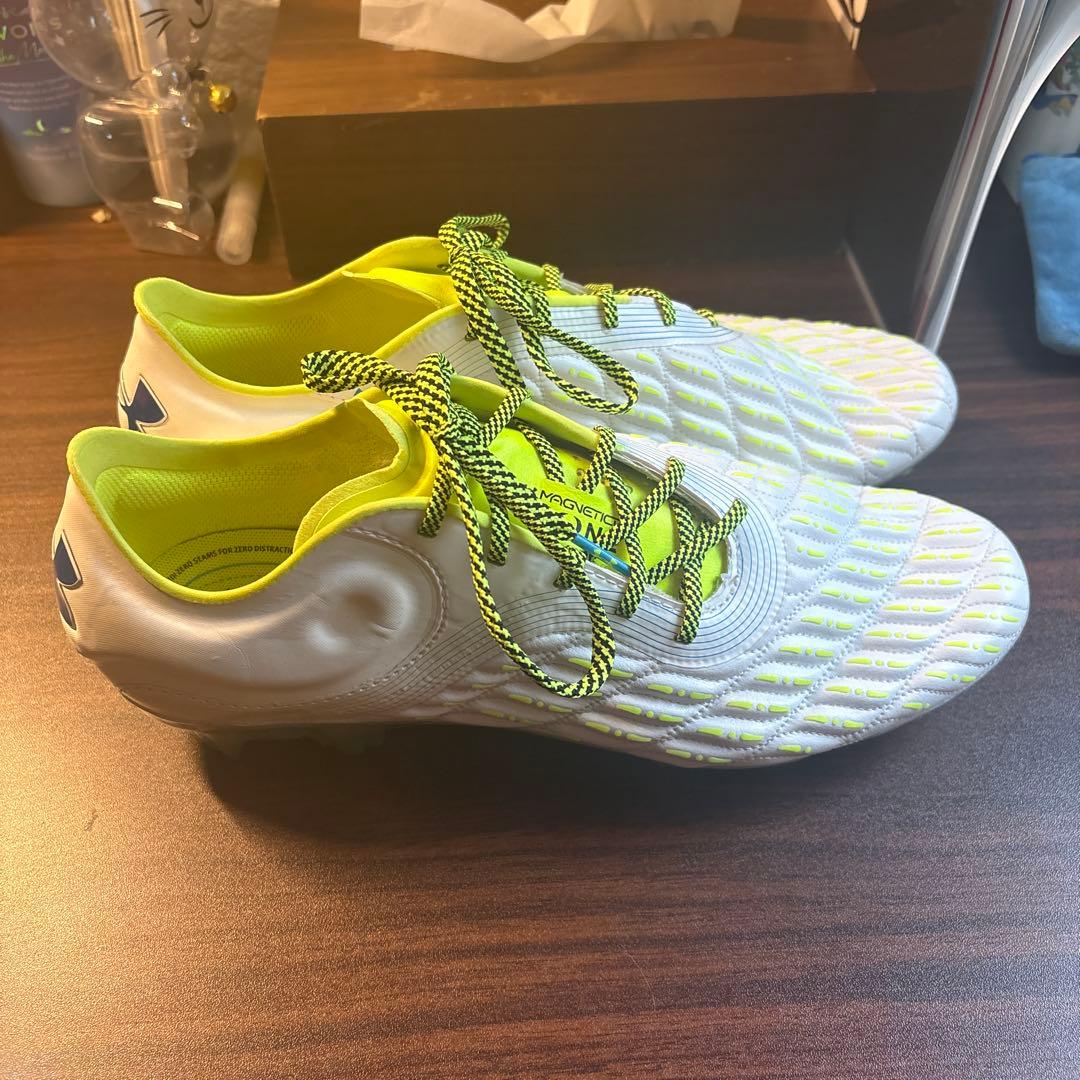 アンダーアーマー　MAGNETICO ELITE 3.0 FG