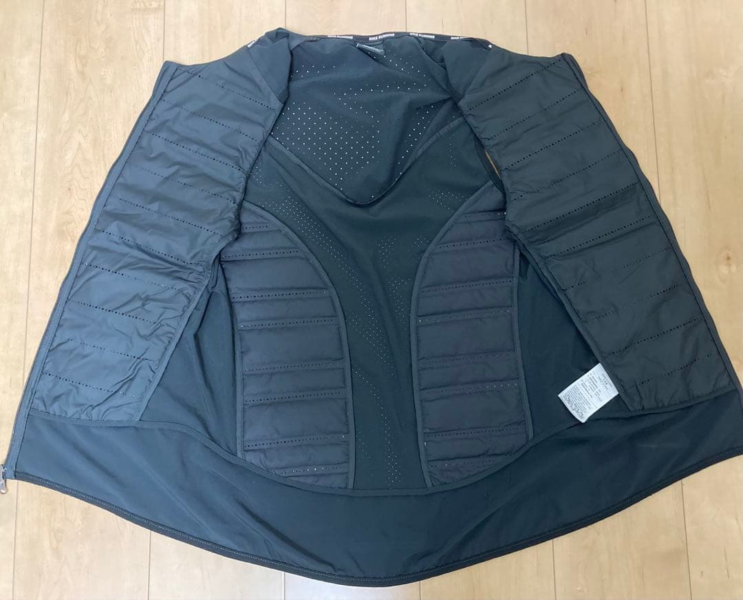 ナイキ エアロロフト ベスト ジャケット Sサイズ ブラック ランニング 美品
