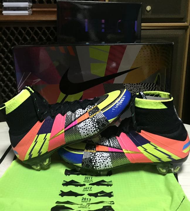 激レア 世界三千足限定 サッカー スパイク ワットザマーキュリアルFG